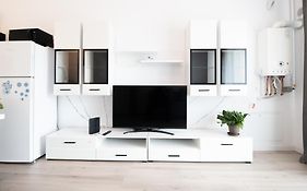 Modern Chic Apartment - Near Iulius Mall